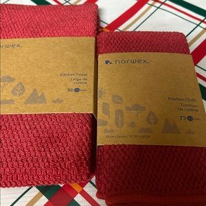 Norwex Crimson Kitchen Cloth Set. Diamond weave, new in box.